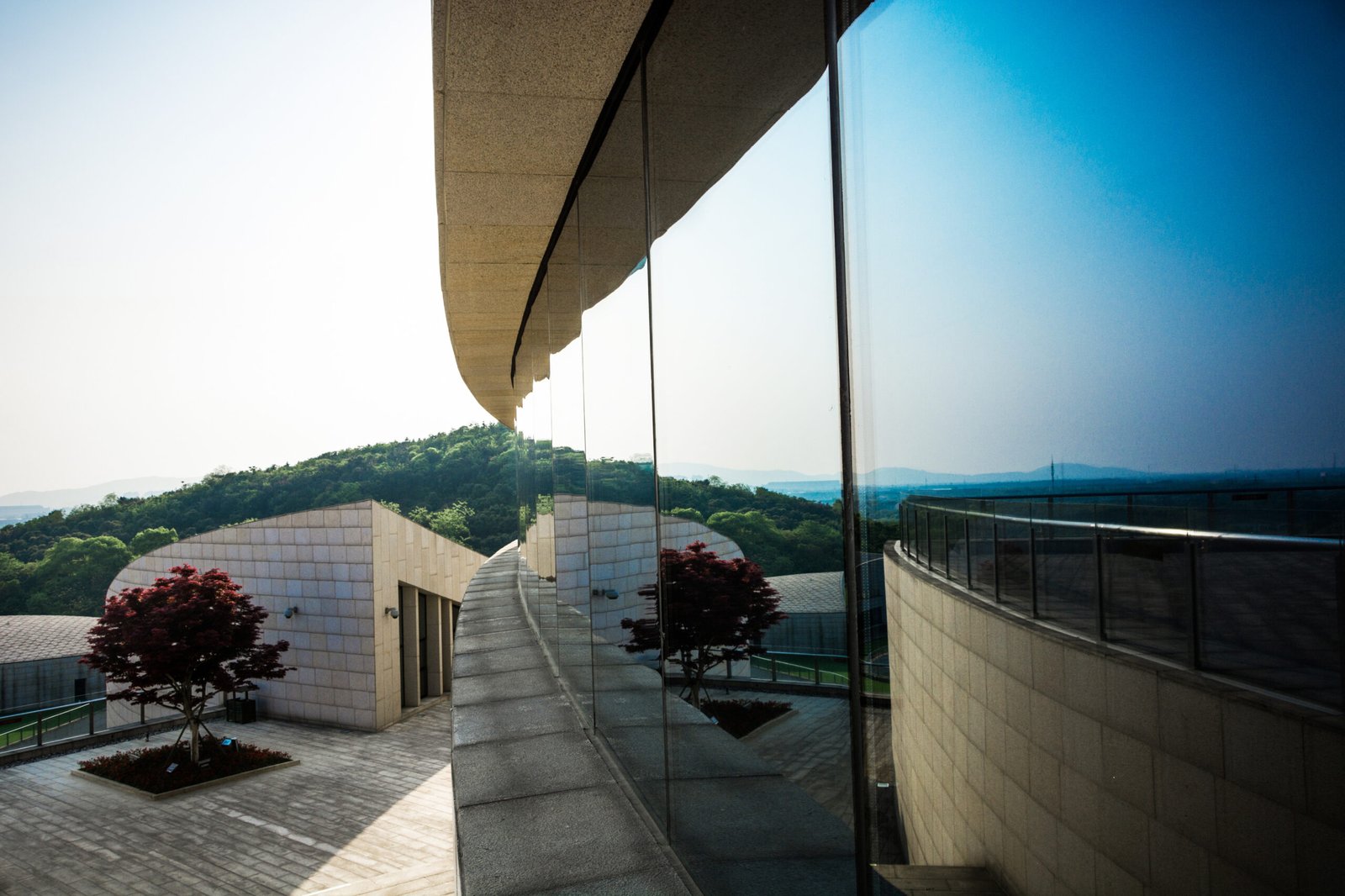 Varanda de vidro. Foto: Freepik